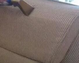 怎么清潔和保養(yǎng)沙發(fā)呢？